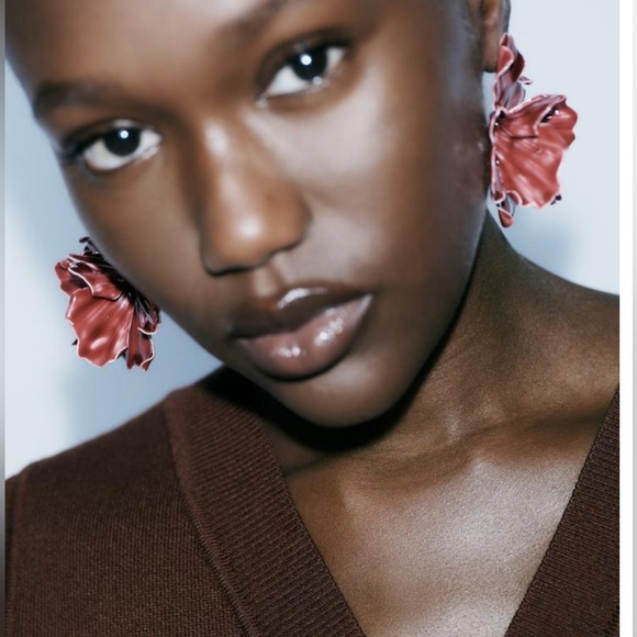🔥🔥🔥Zara Raised flower earrings - Picture 3 of 3